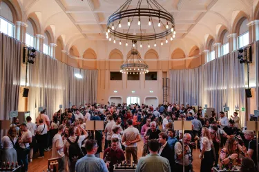 Wein am Dom in teilweise historischen Gebäuden